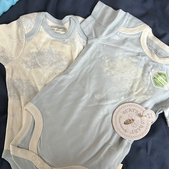 Burt’s bees baby onesies - Picture 1 of 1